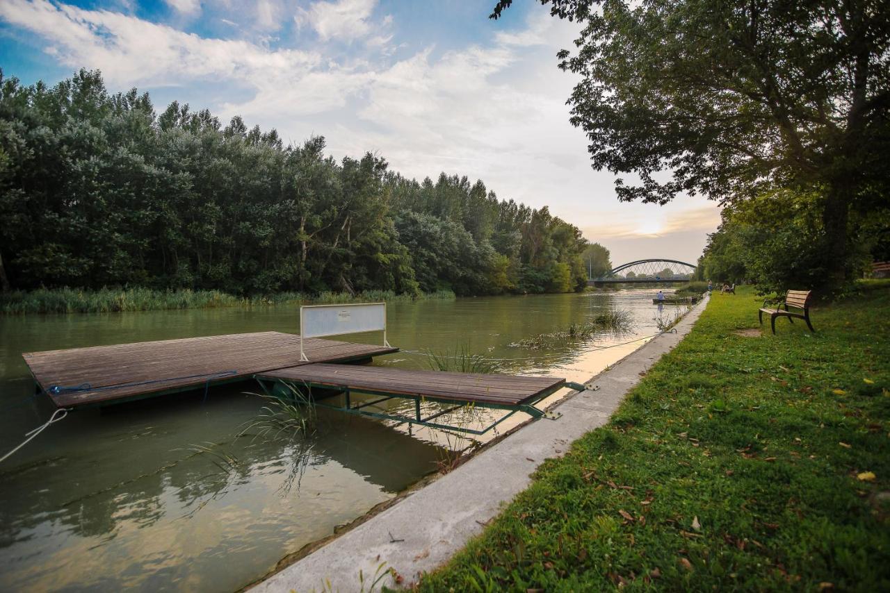 HalásziRegia Panzio住宿加早餐旅馆 外观 照片