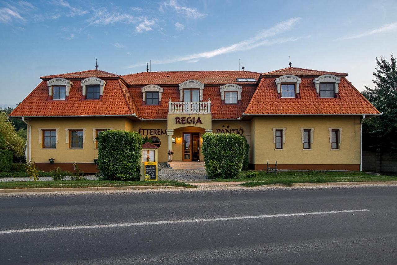 HalásziRegia Panzio住宿加早餐旅馆 外观 照片